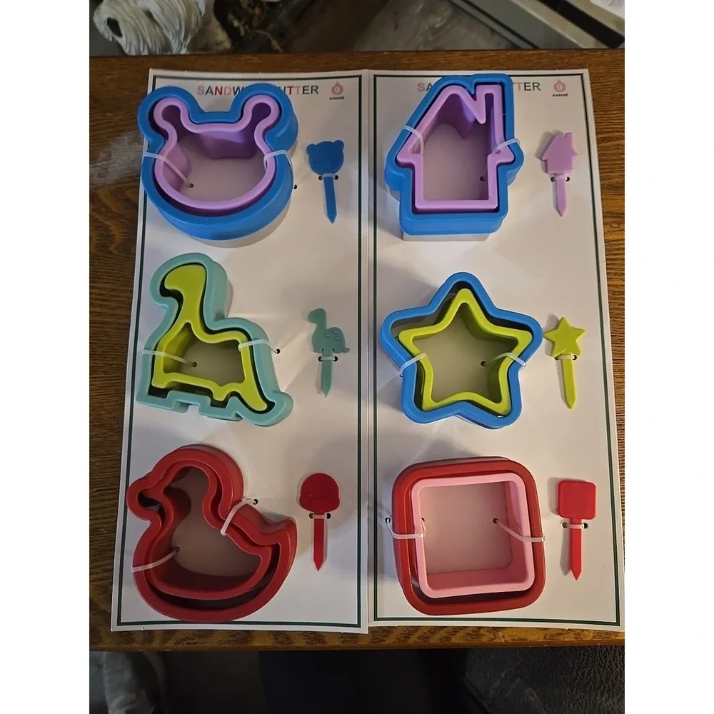 Lot Of‎ 2 NWT Sandwich Cutter Set 9 Pcs Bear Dinosaur Duck / House Star Square